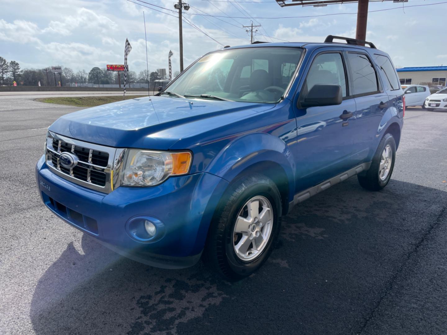 2011 Blue Ford Escape (1FMCU0D76BK) with an 4-Cyl, 2.5 Liter engine, Automatic, 6-Spd w/Overdrive transmission, located at 8008 Warden Rd, Sherwood, AR, 72120, (501) 801-6100, 34.830078, -92.186684 - Photo#3